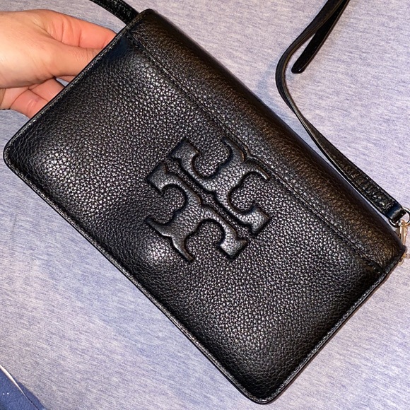 Tory Burch Handbags - Tory Burch Pebble Leather Logo Crossbody Black